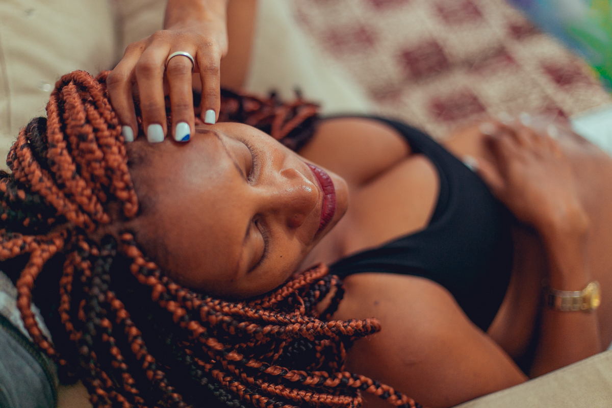 deusa de ebano durante parto domiciliar humanizado