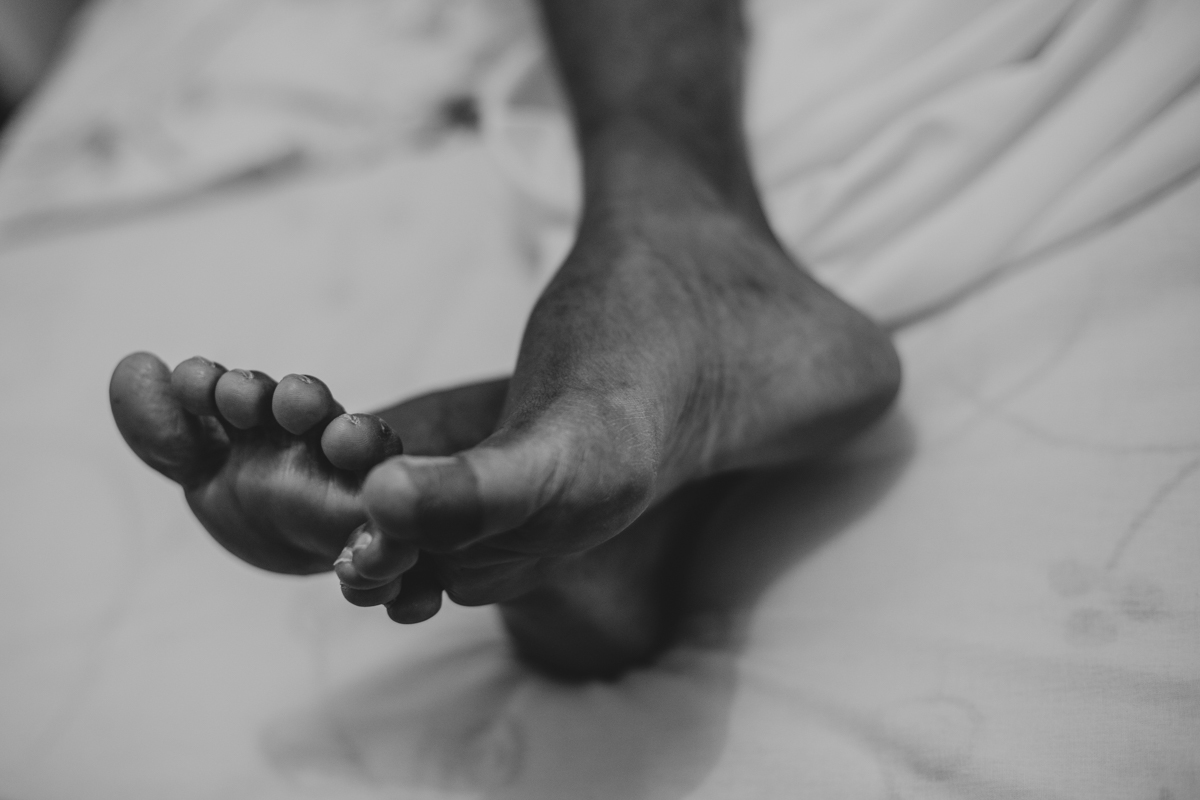 durante contrações mãe cruzava os pes durante trabalho de parto domiciliar