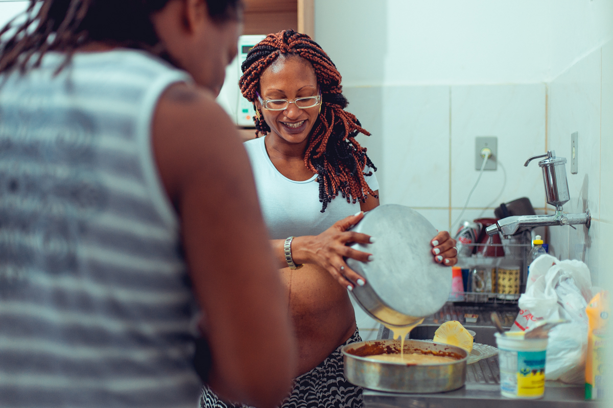 mae faz bolo durante trabalho de parto em salvador