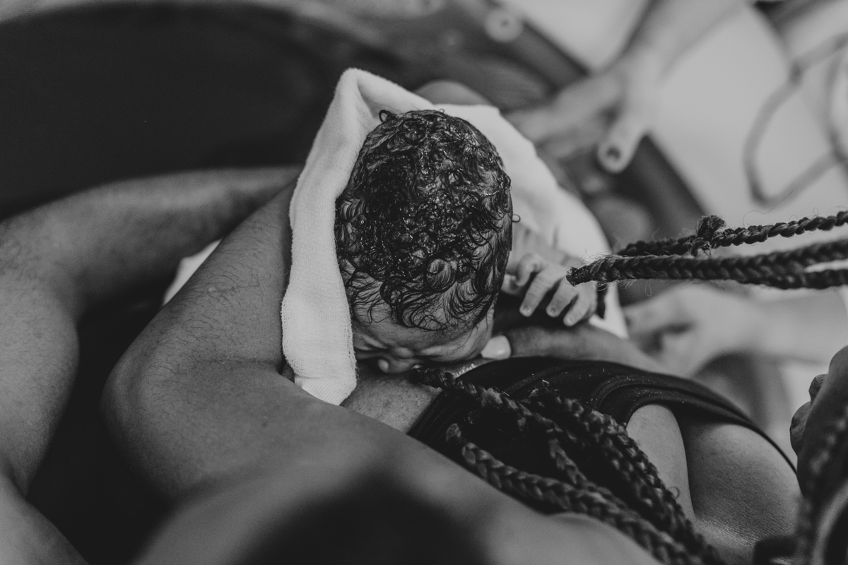 a importancia da amamentação na primeira hora de vida