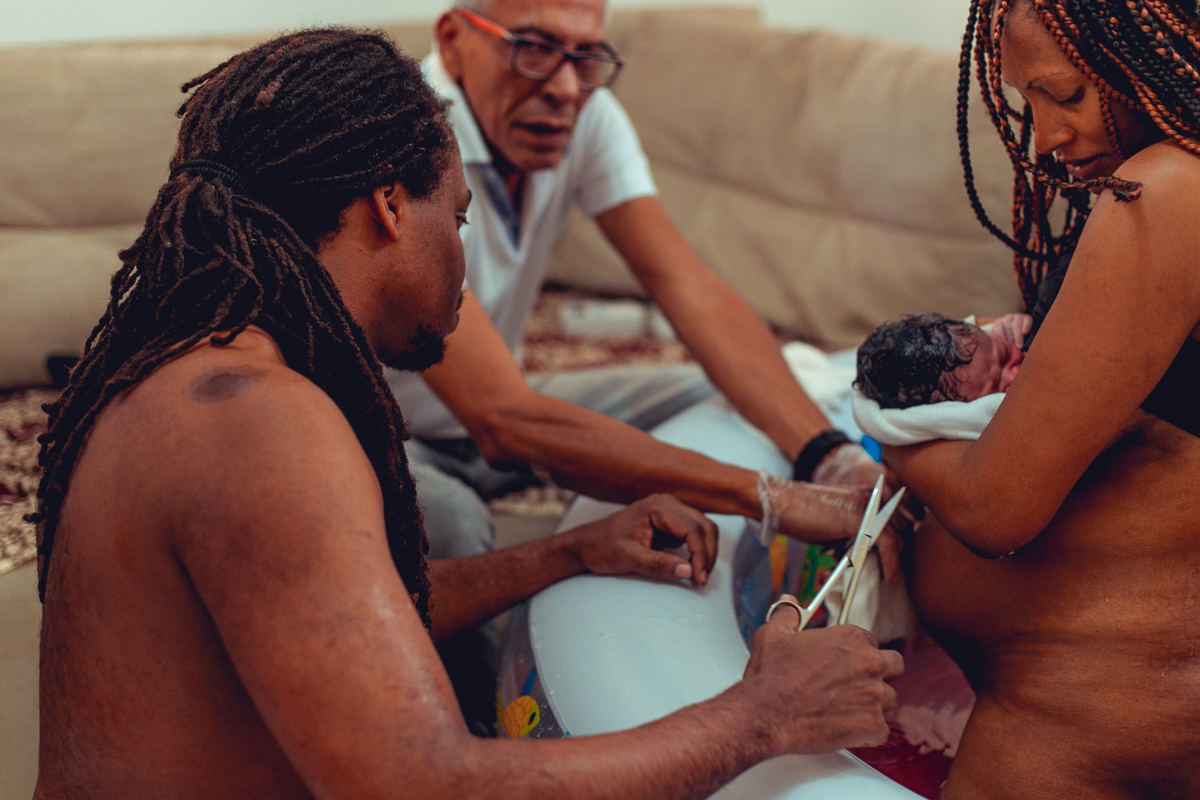 corte do cordão umbilical durante parto humanizado domiciliar