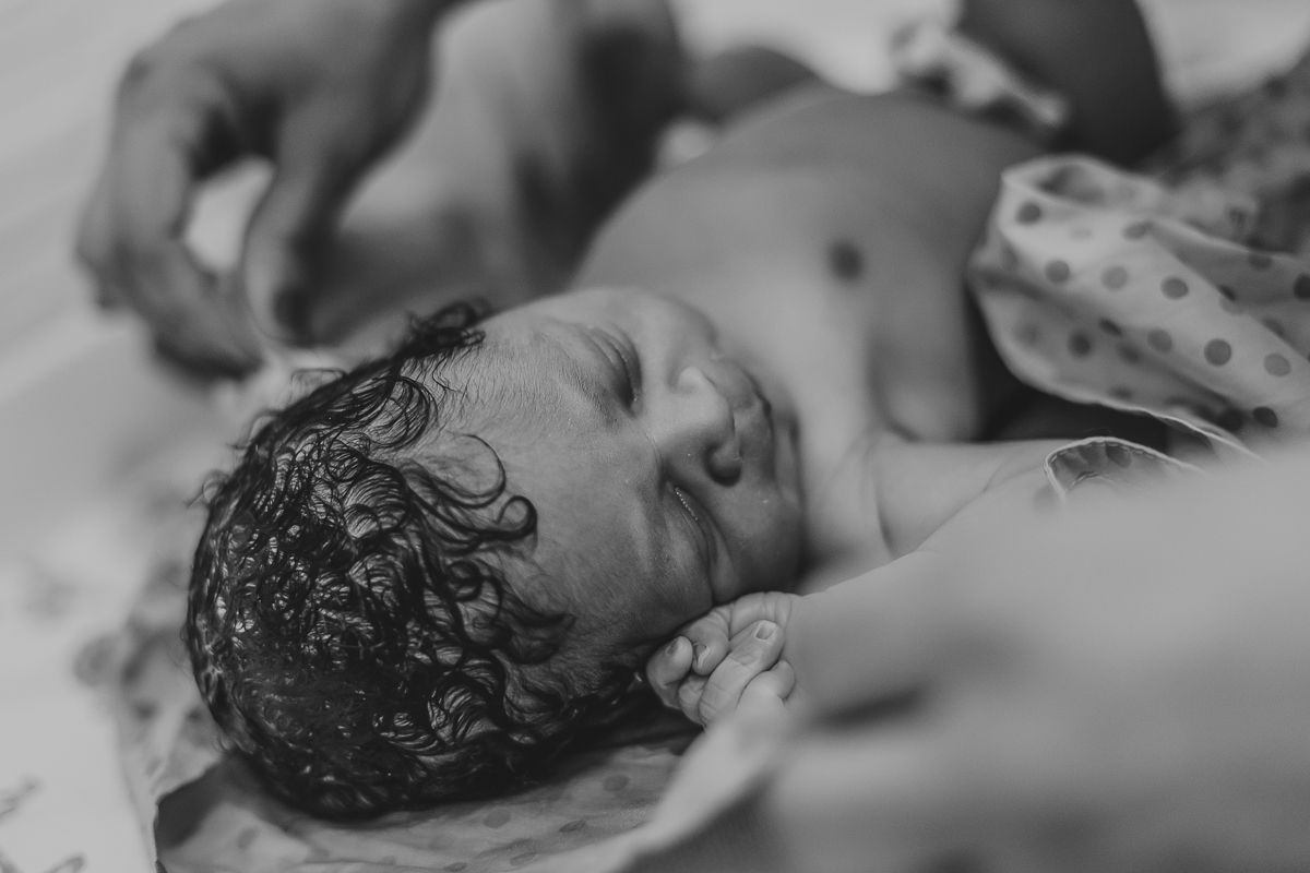 muito carinho com o bebe nascido em parto domiciliar