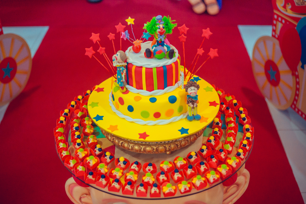 bolo colorido e bonito de festa tema circo em salvador