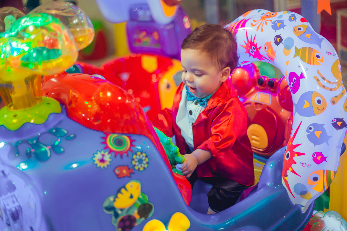criança se divertindo em festa infantil