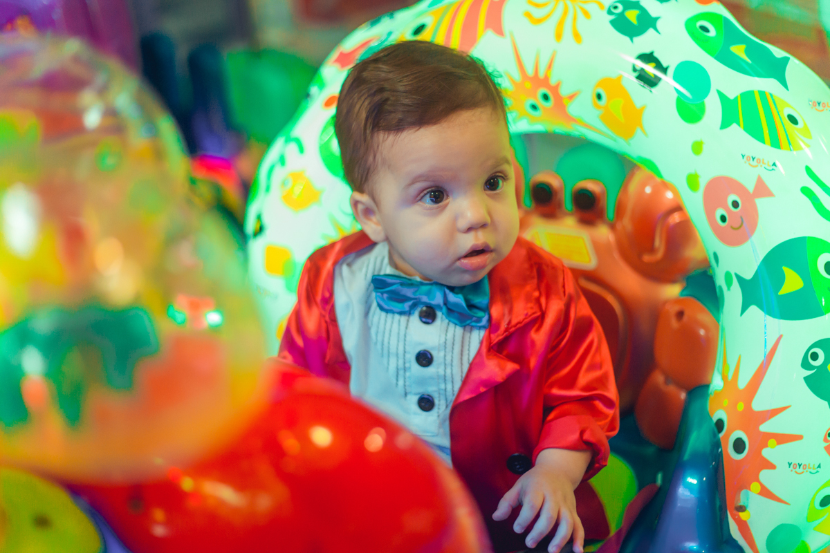 curtindo os brinquedos na festa de aniversario tema circo