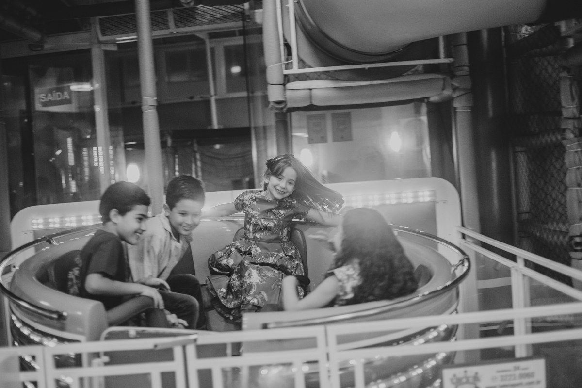 muita diversao e animaçao em festa infantil