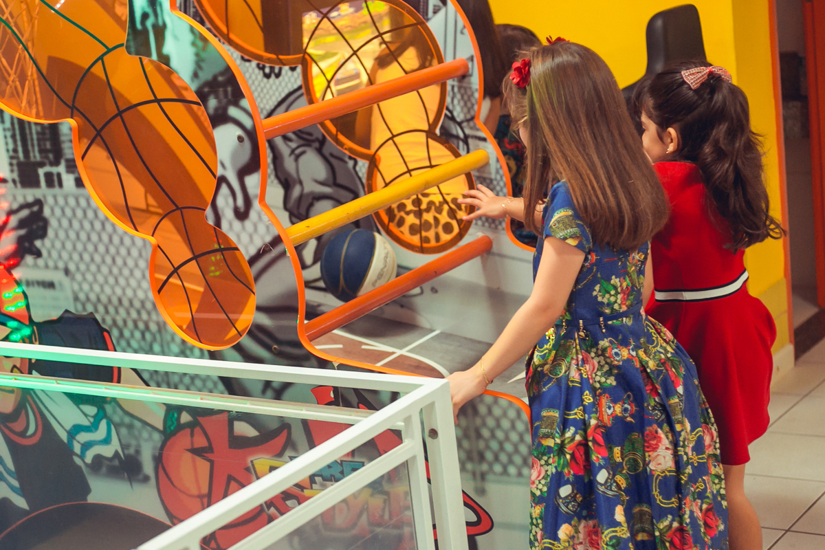 jogando basquete em aniversario infantil em salvador