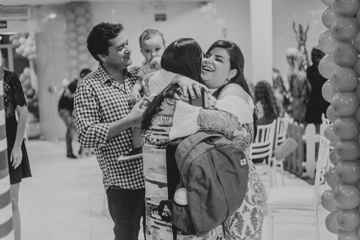 abraços e carinhos durante aniversario em salvador bahia