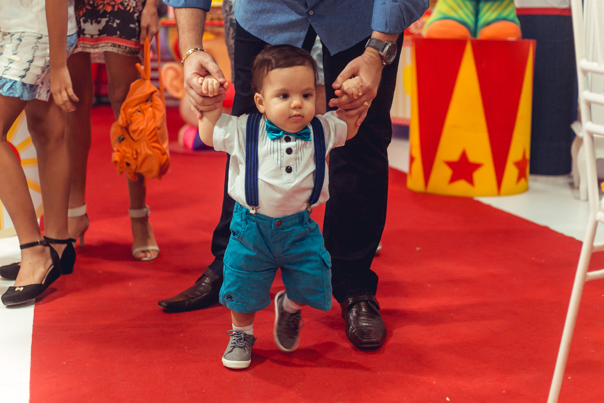 primeiros passos da criança com 1 ano de idade