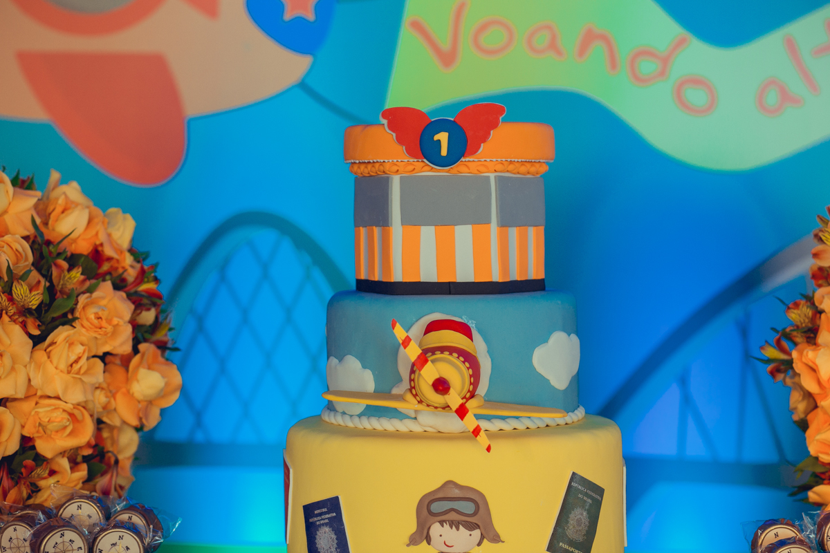 detalhes bolo infantil tema aviador 