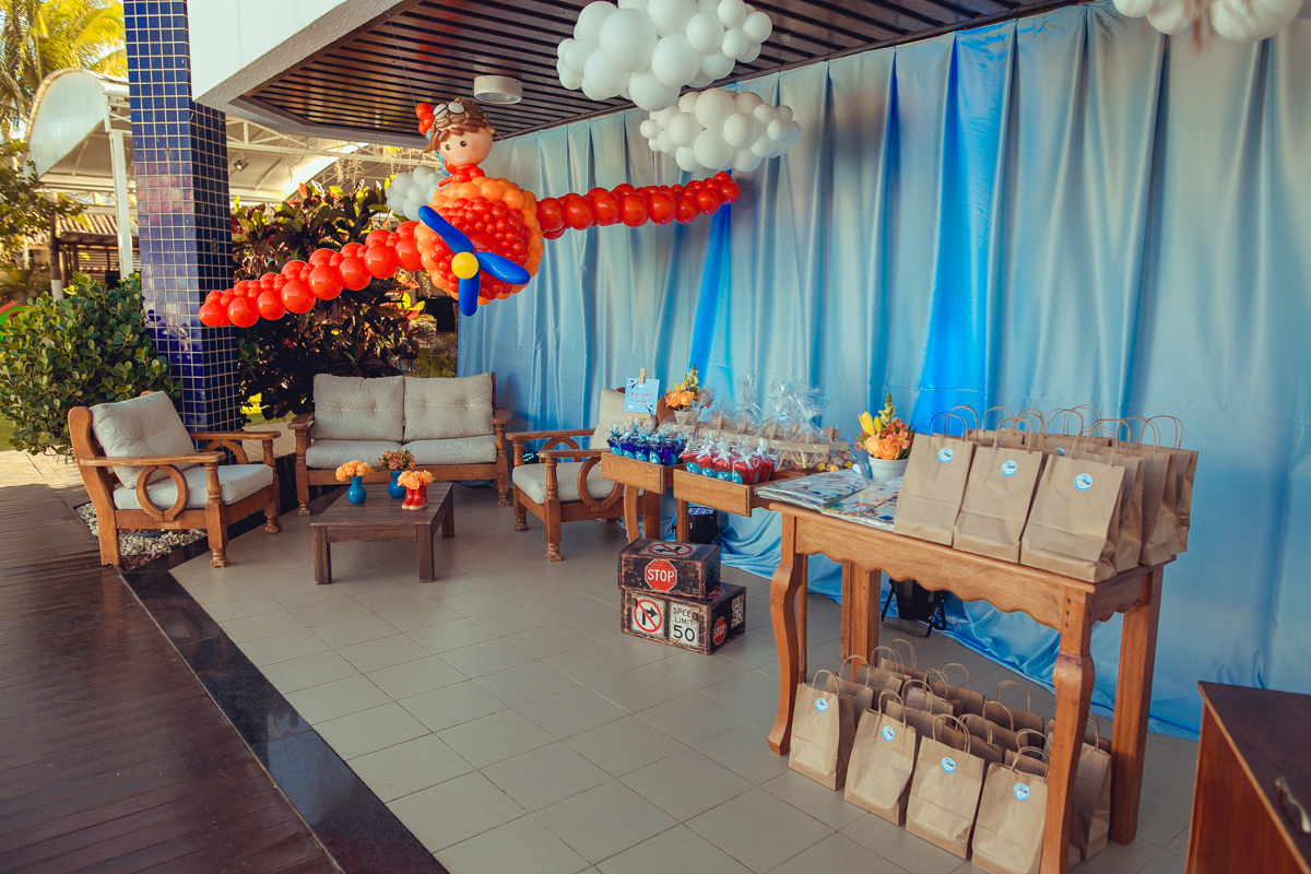 avião de balões festa infantil tema aviador