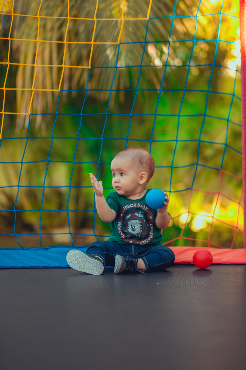 aniversariante brincando em pula pula