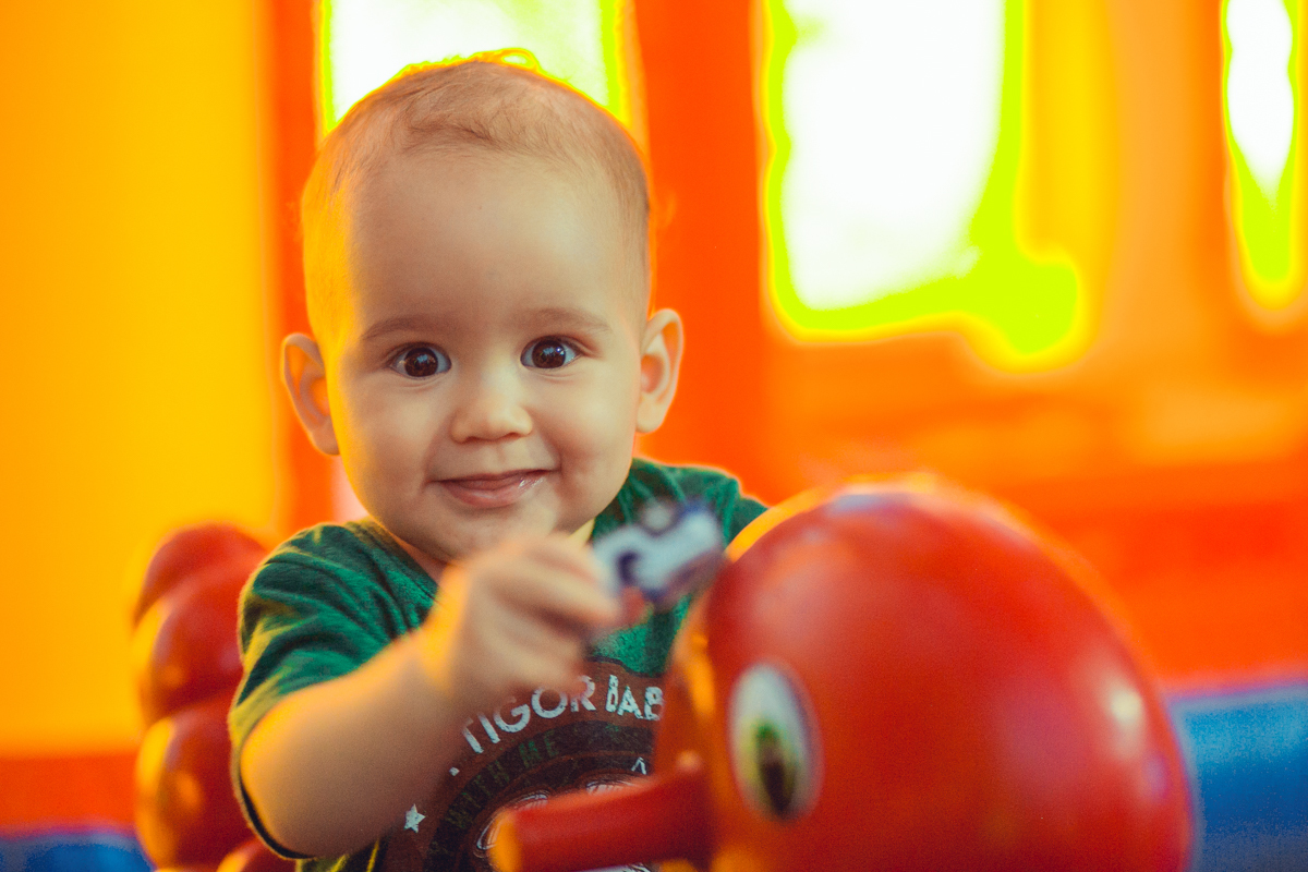 aniversariante curtindo festa infantil