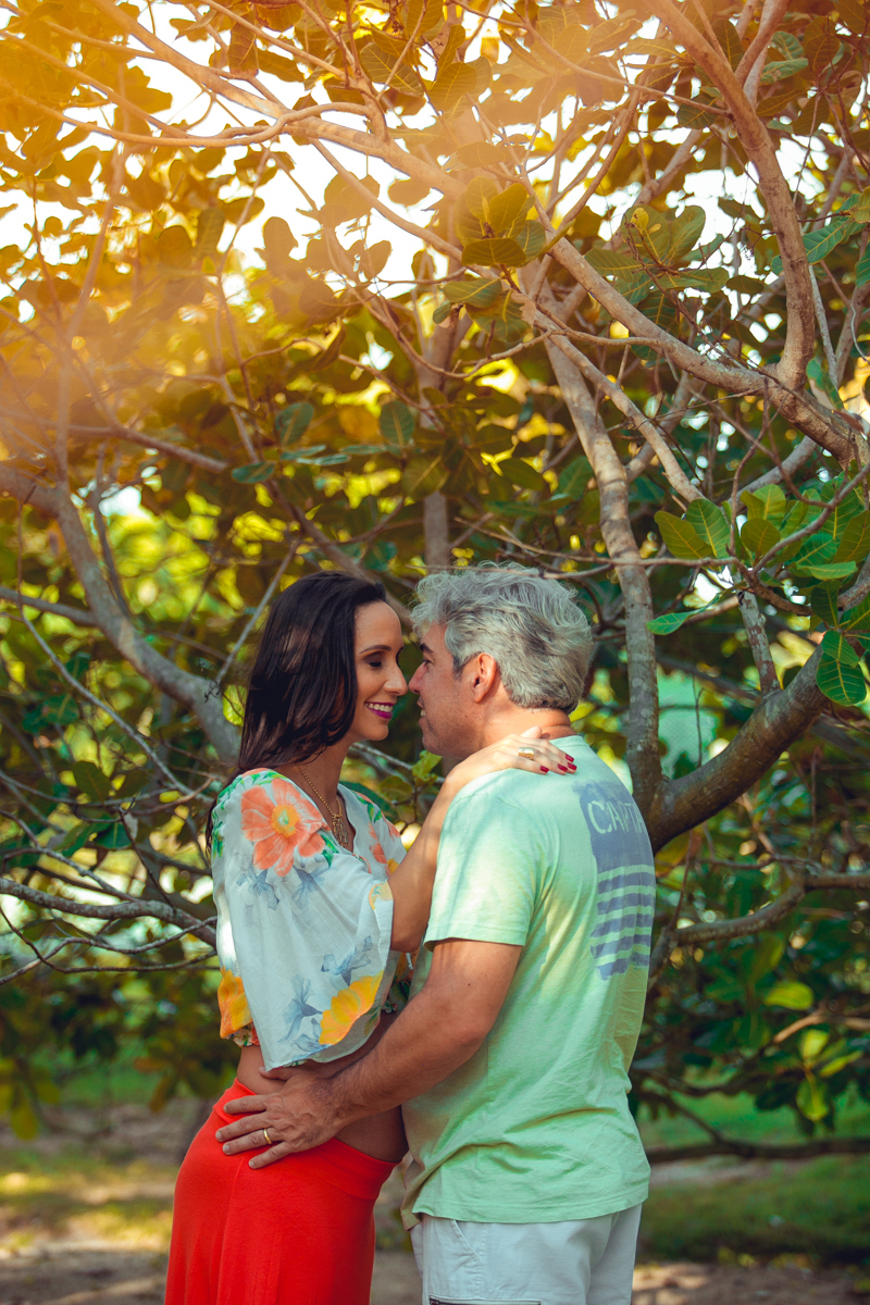 camila e lucas rabello obstetra e angiologista se divertem em ensaio gestante