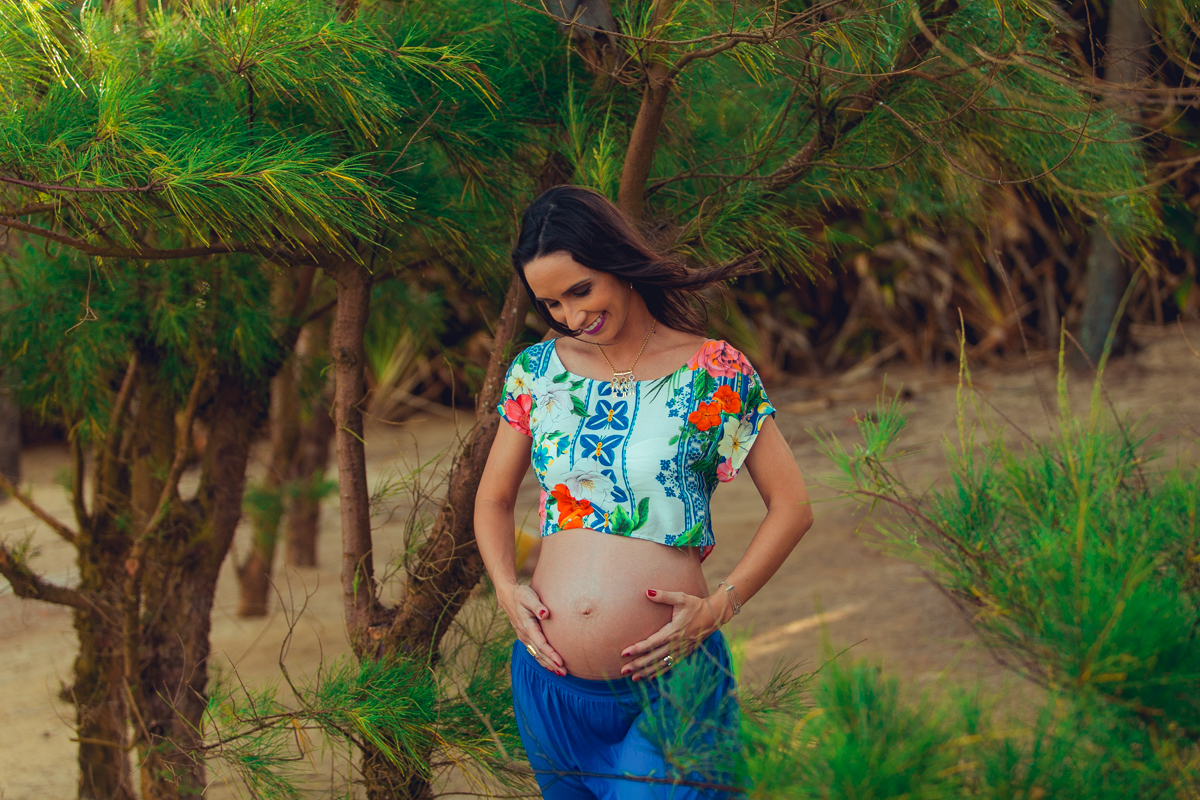 camila rabello curte natureza durante ensaio fotografico