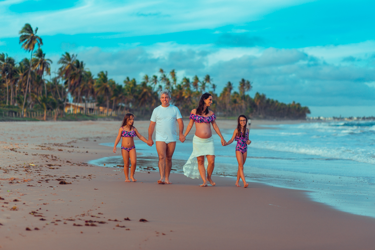 lucas e camila rabello na praia de busca vida