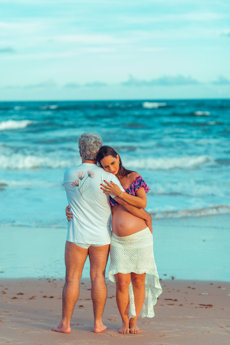 lucas e camila rabello na praia de busca vida