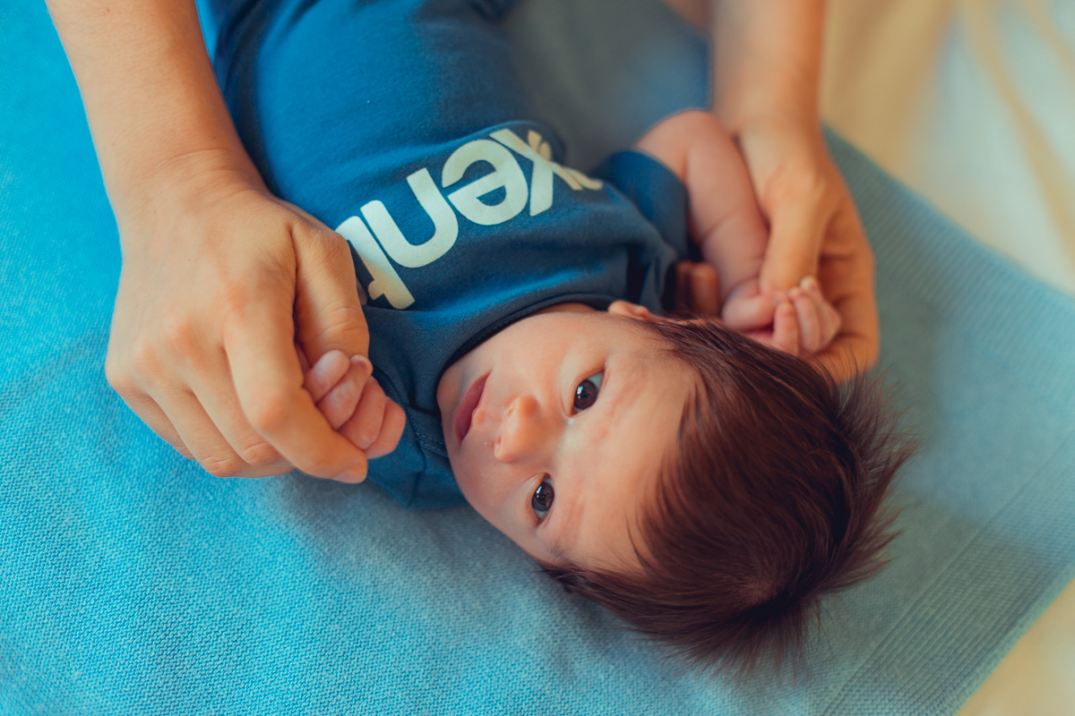 bebe cabeludo em ensaio newborn lifestyle menino