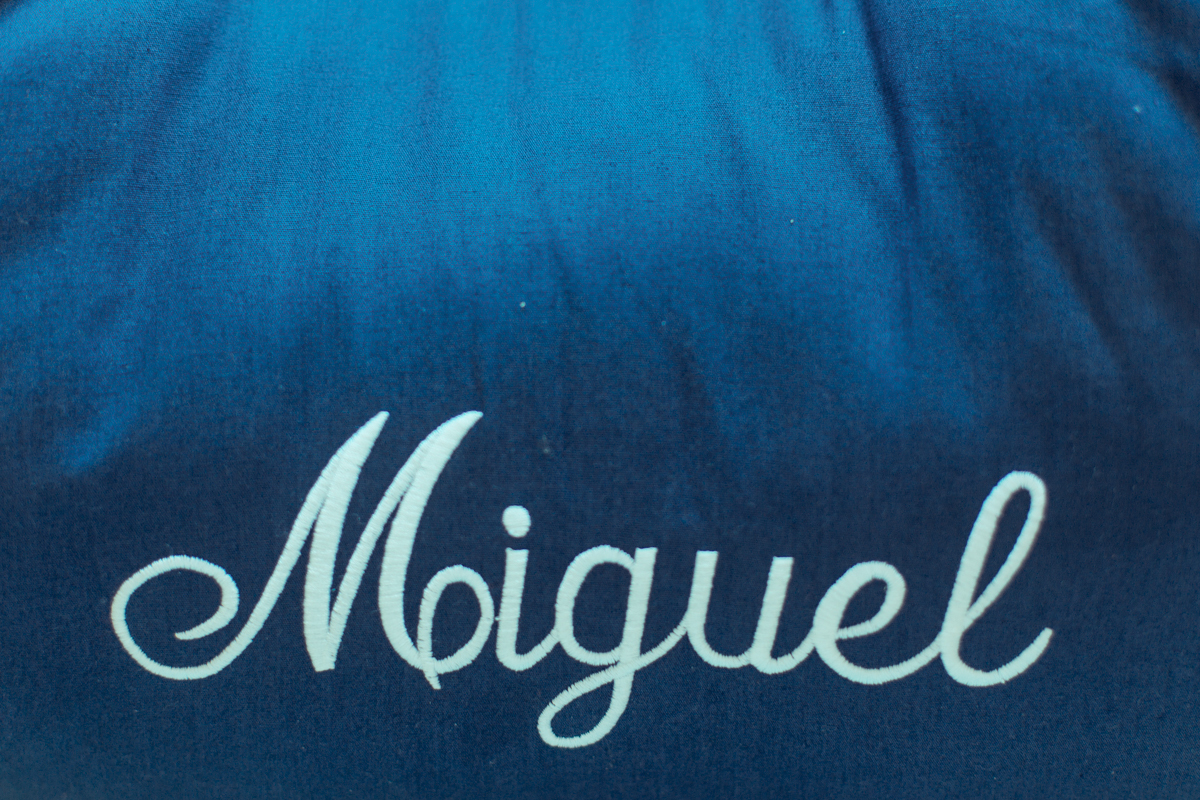 nome bordado na almofada de amamentação em salvador