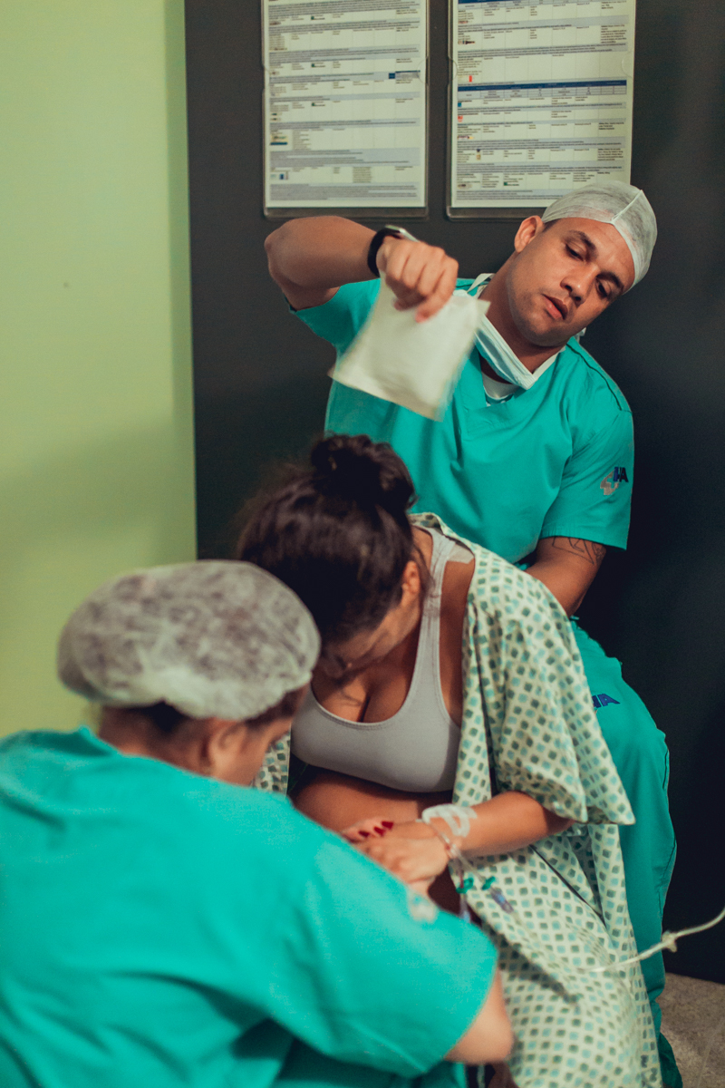 inicio do expulsivo mae pai e obstetra conectados