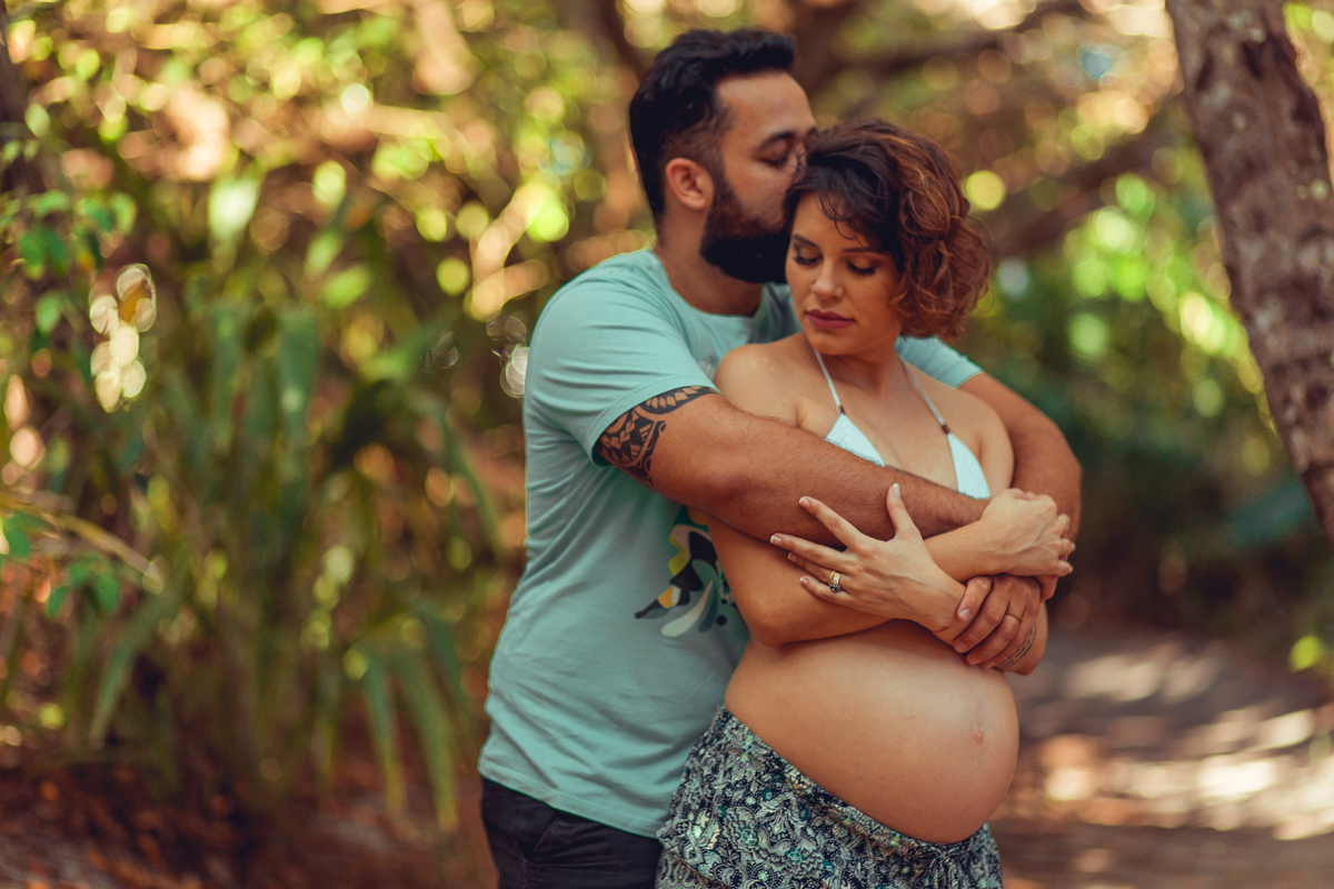 gravida faz ensaio gestante em salvador ao lado do marido