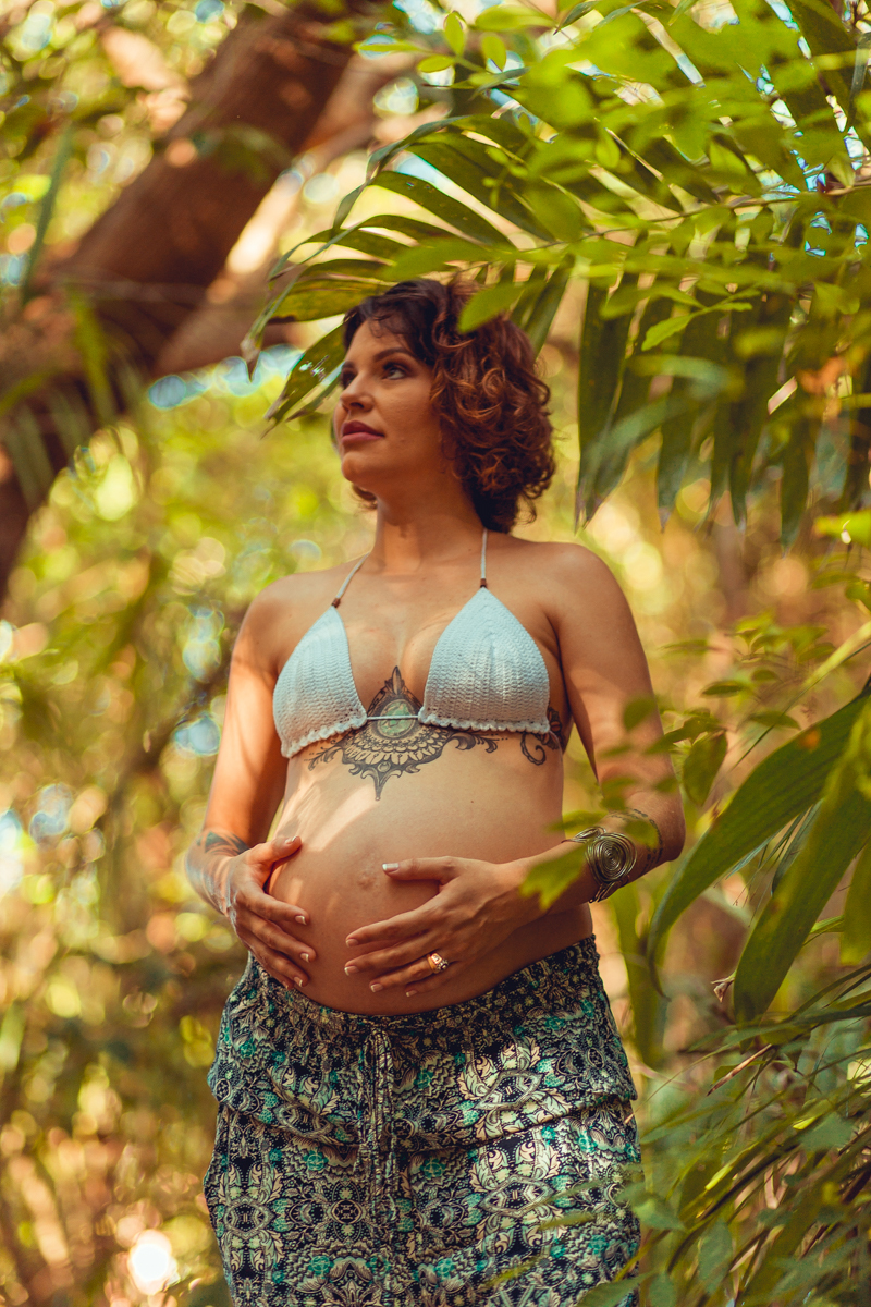 gravida tatuagem em ensaio gestante na natureza em itacimirim
