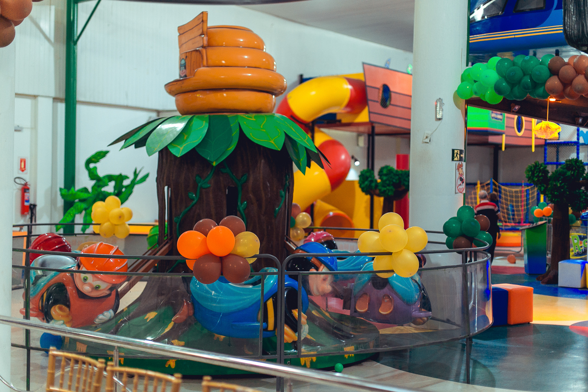 brinquedos do espaco de festa terra do nunca em Lauro de Freitas