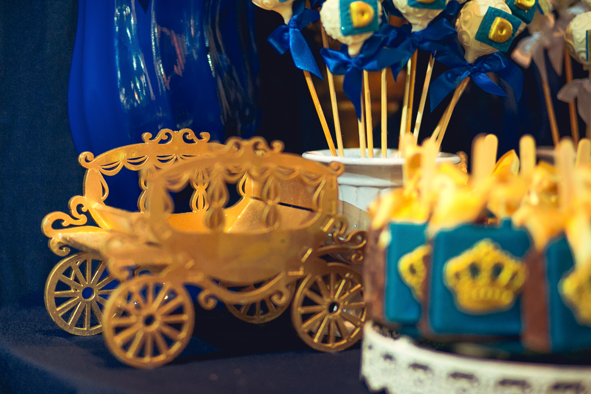 Carruagem decorativa de festa infantil na estradada do coco