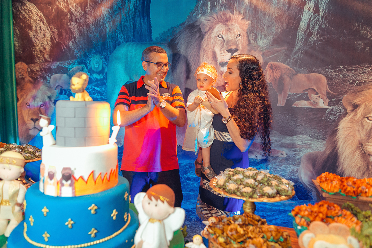 Bolo Daniel na cova do leoes, parabéns animado com a familia
