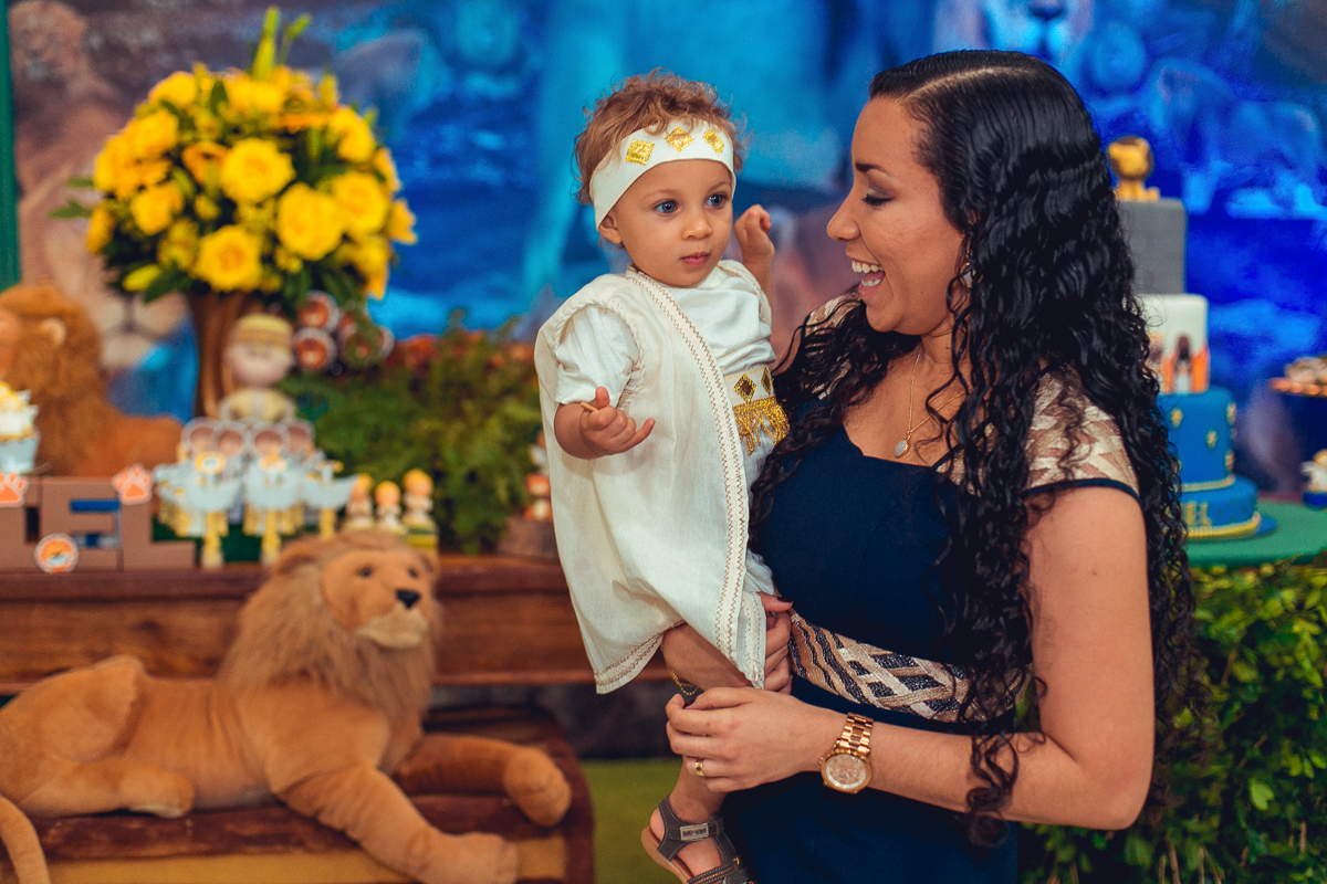 mae e filho em festa de aniversario infantl salvador
