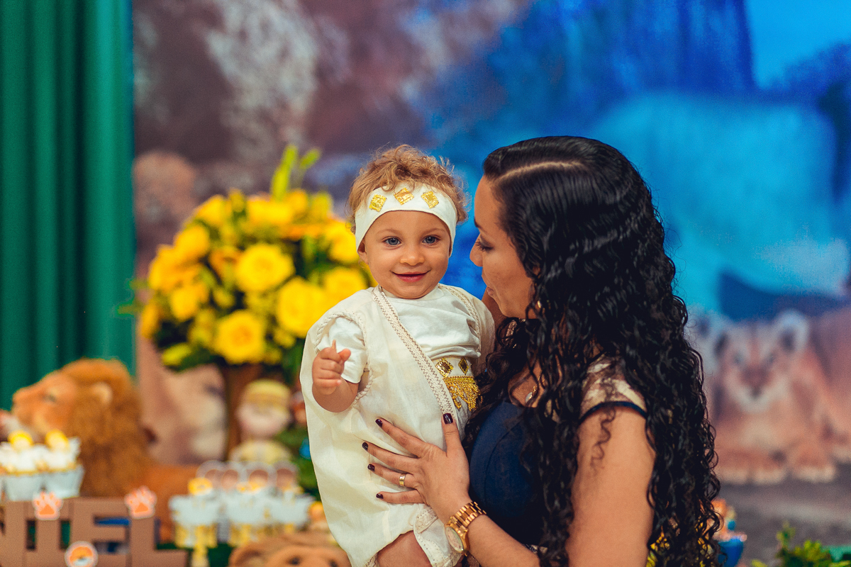 mae e filho em festa de aniversario na estrada do coco salvador 