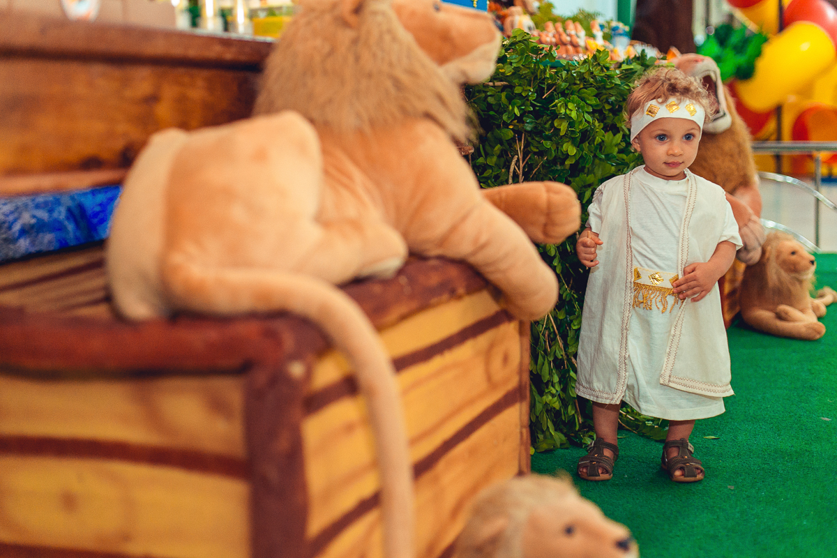 aniversariante em fotos com leoes 