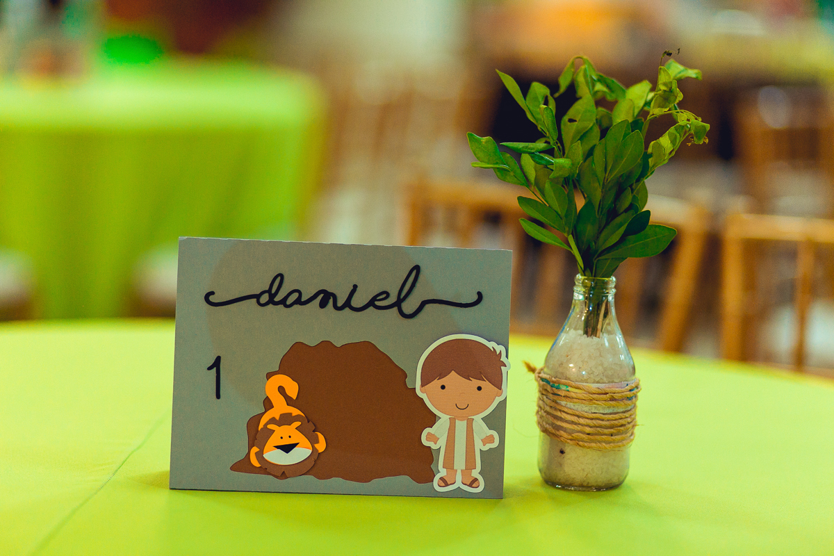 decoração de mesa da festa do Daniela na cova dos leões salvador bahia