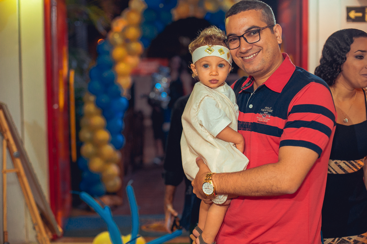 pai e aniversariante trocando carinhos em festa de 01 ano na estrada dodo coco