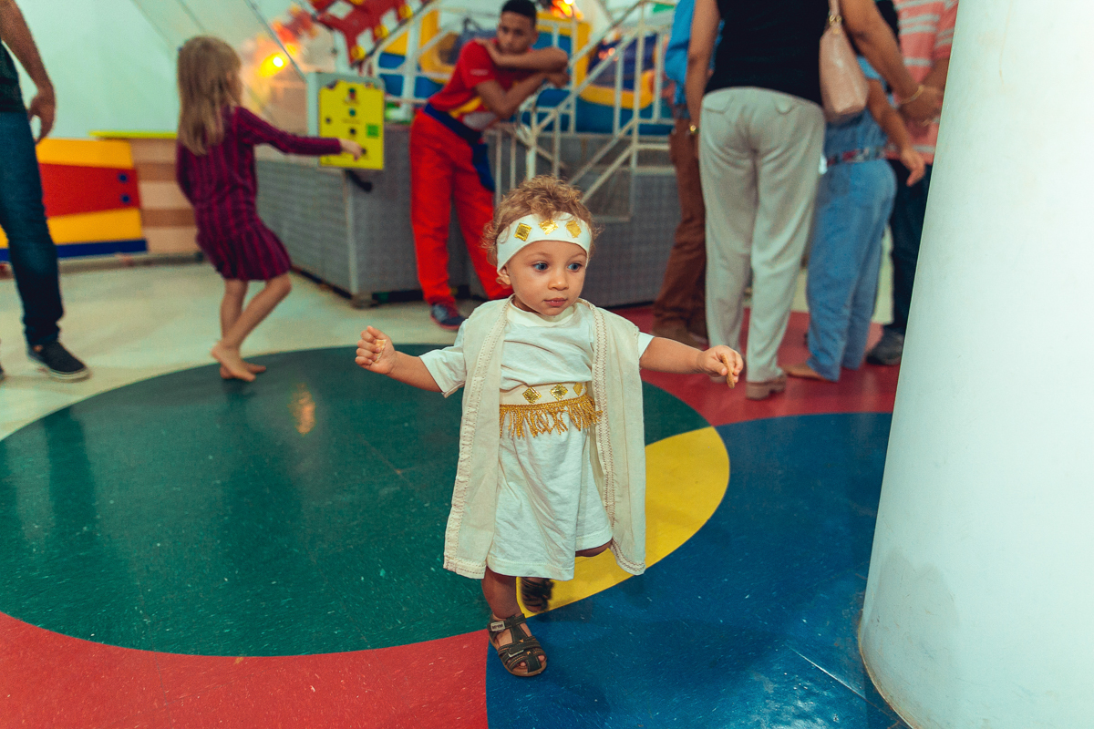 Daniel da cova dos leoes se divertindo na sua festa 