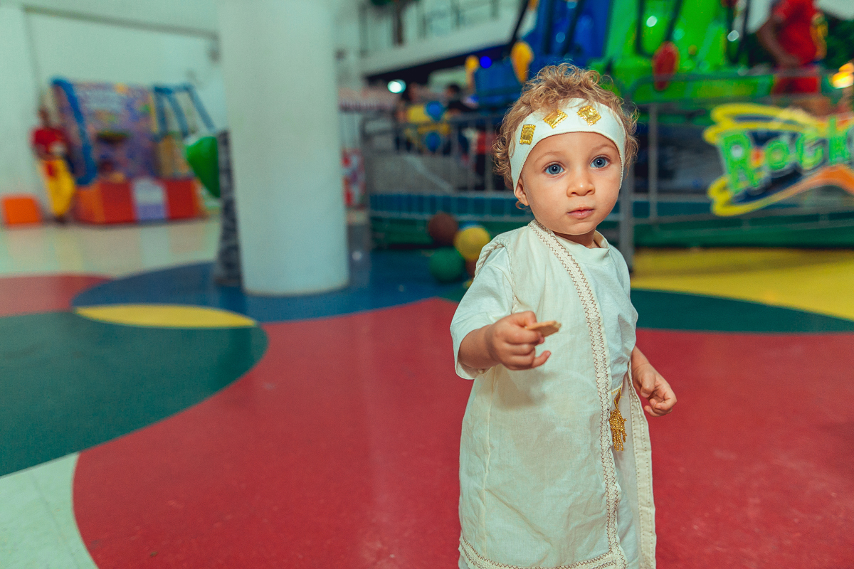 festa infantil de um ano na terra do nunca estrada do coco