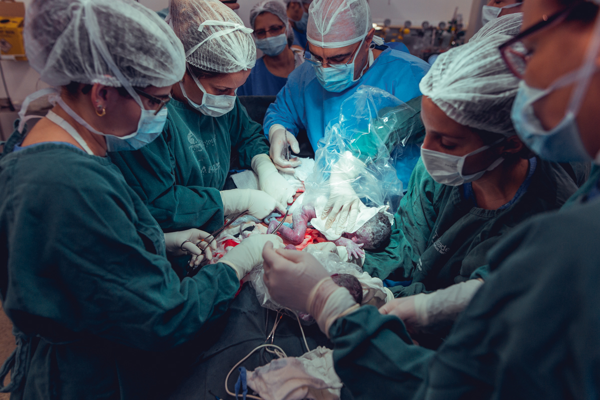 Eliomara Gomes eliomaria parto quadrigemeos riachao Maternidade de Referência José Maria de Magalhães Neto Senhoritas Fotografia Salvador 3 meninas e 1 menino Referencia Alto Risco Prematuro