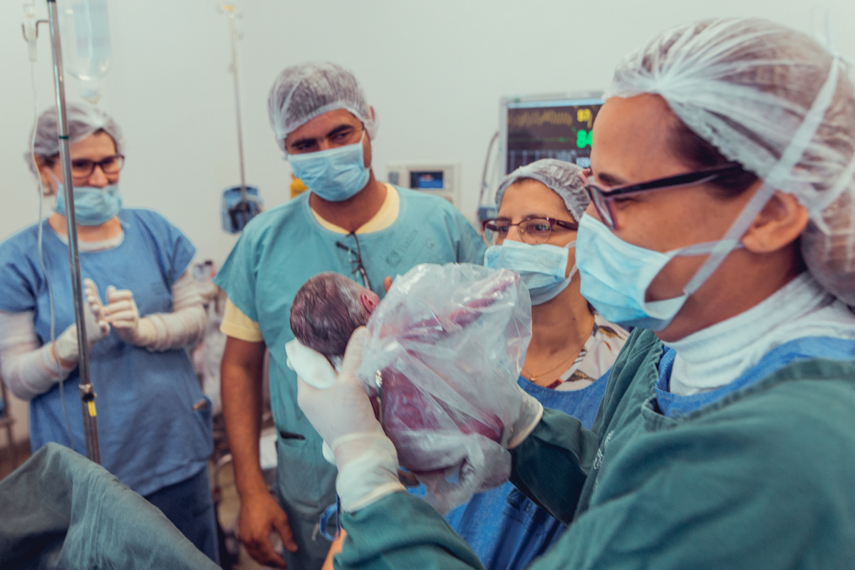 Eliomara Gomes eliomaria parto quadrigemeos riachao Maternidade de Referência José Maria de Magalhães Neto Senhoritas Fotografia Salvador 3 meninas e 1 menino Referencia Alto Risco Prematuro