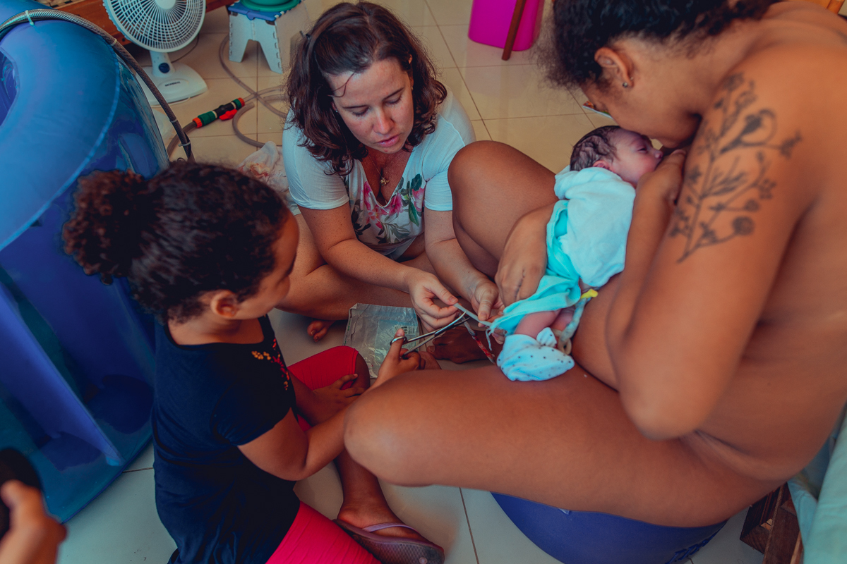 tanila amorim enfermeira obstetra sobreparto parto domiciliar salvador