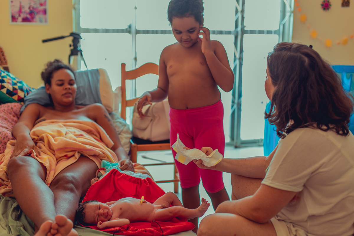 tanila amorim enfermeira obstetra sobreparto parto domiciliar salvador primeiros cuidados com recem nascido newborn natural humanizado normal senhoritas fotografia nascimento