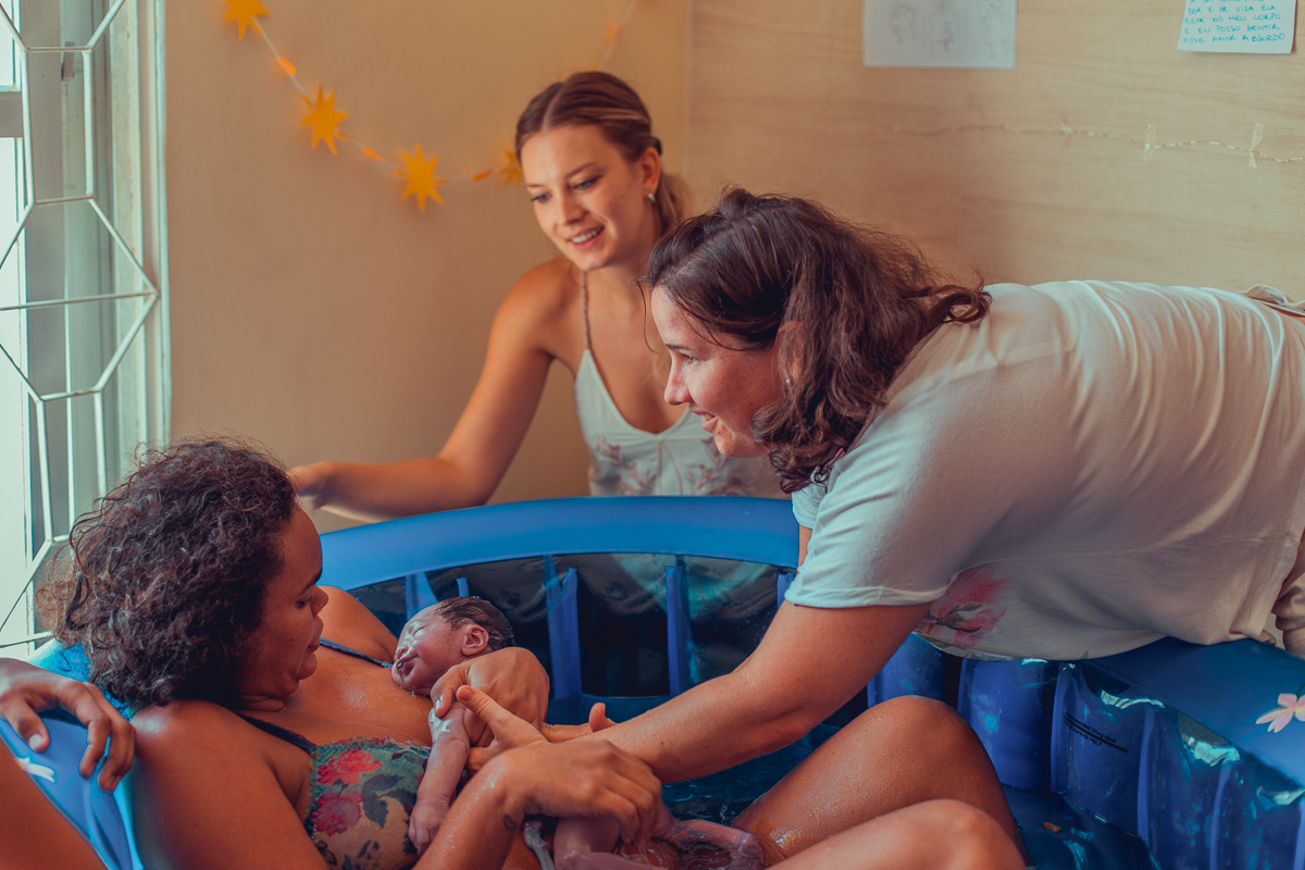 tanila amorim enfermeira obstetra lorena santana sobreparto parto domiciliar salvador doula