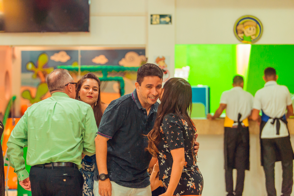 aniversario buffet terra do nunca tema masha e o urso festa de um ano salvador lauro de freitas senhoritas fotografias aniversariante brincando em sua festa