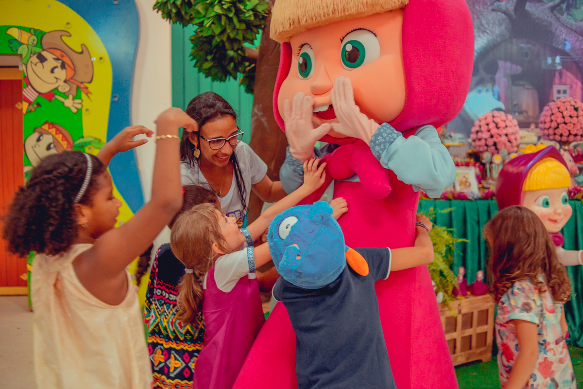 aniversario buffet terra do nunca tema masha e o urso festa de um ano salvador lauro de freitas senhoritas fotografias apresentação da masha e seu amigo urso