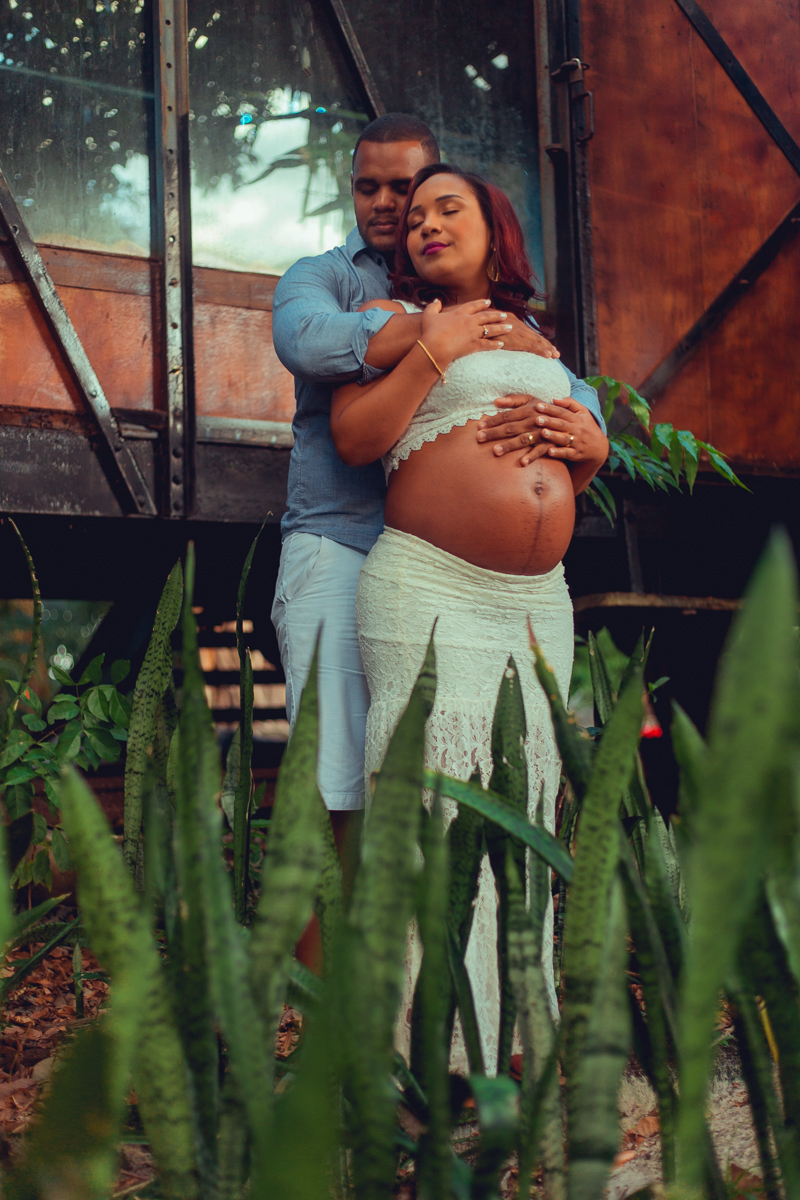 ensaio gestante patricia enfermeira obstetra obstare fotografia foto fotografo criativa pose diferente bonita linda fotografa look vagao trem