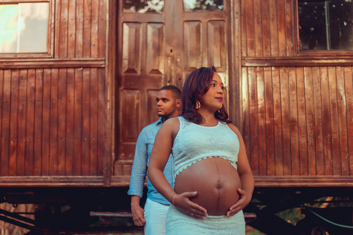 ensaio gestante patricia enfermeira obstetra obstare fotografia foto fotografo criativa pose diferente bonita linda fotografa look vagao trem