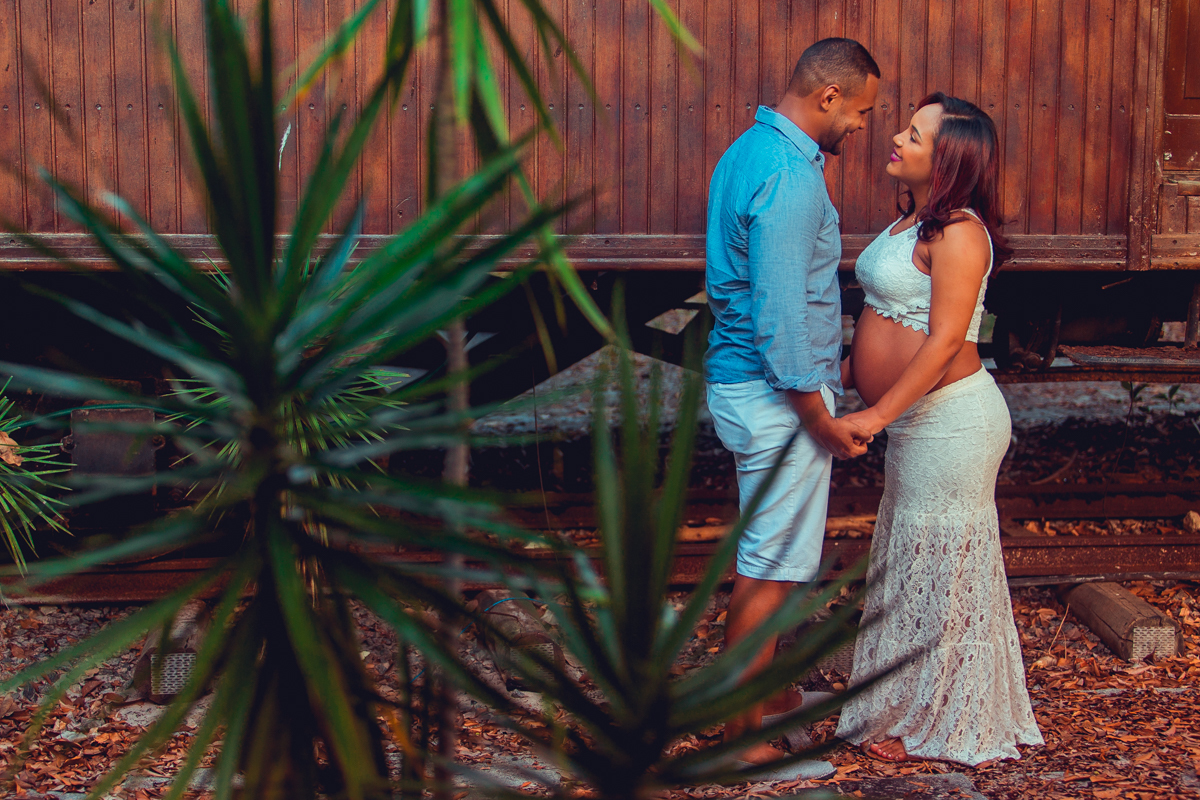 ensaio gestante patricia enfermeira obstetra obstare fotografia foto fotografo criativa pose diferente bonita linda fotografa look vagao trem