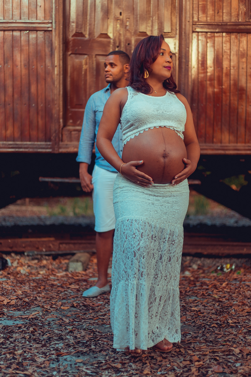 ensaio gestante patricia enfermeira obstetra obstare fotografia foto fotografo criativa pose diferente bonita linda fotografa look vagao trem