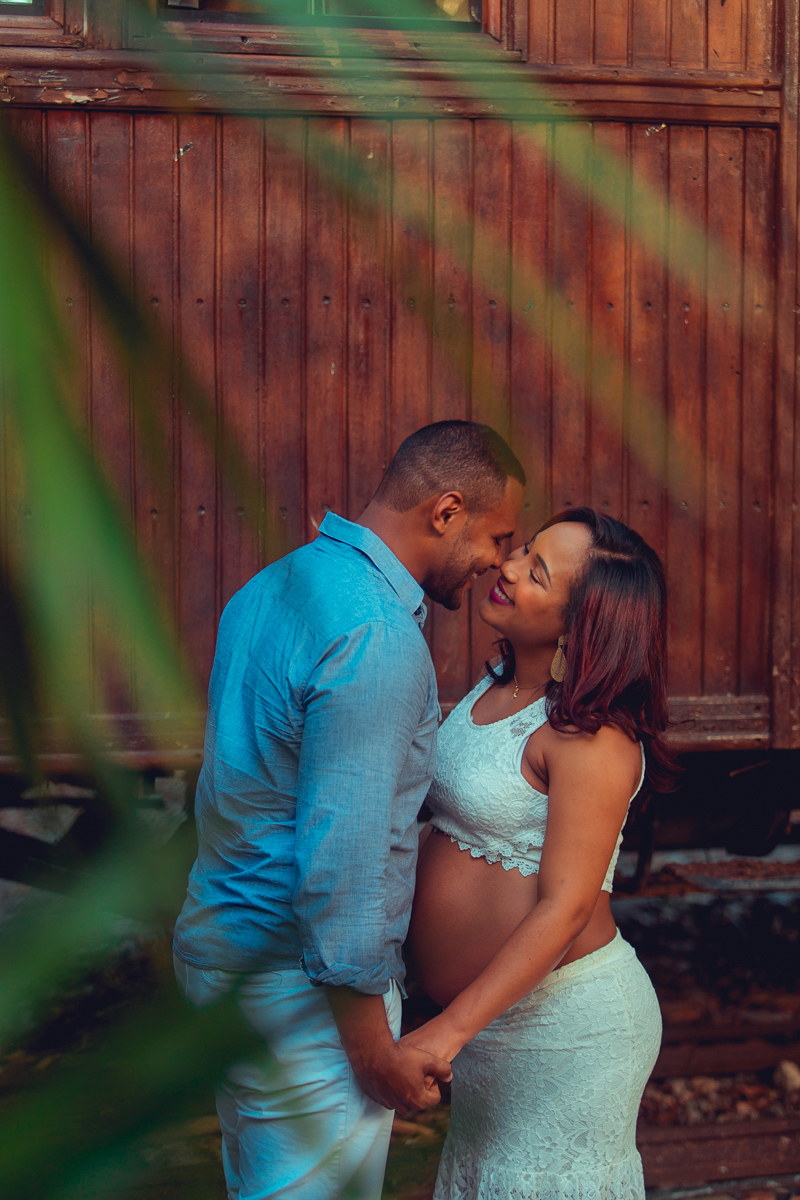 ensaio gestante patricia enfermeira obstetra obstare fotografia foto fotografo criativa pose diferente bonita linda fotografa look vagao trem