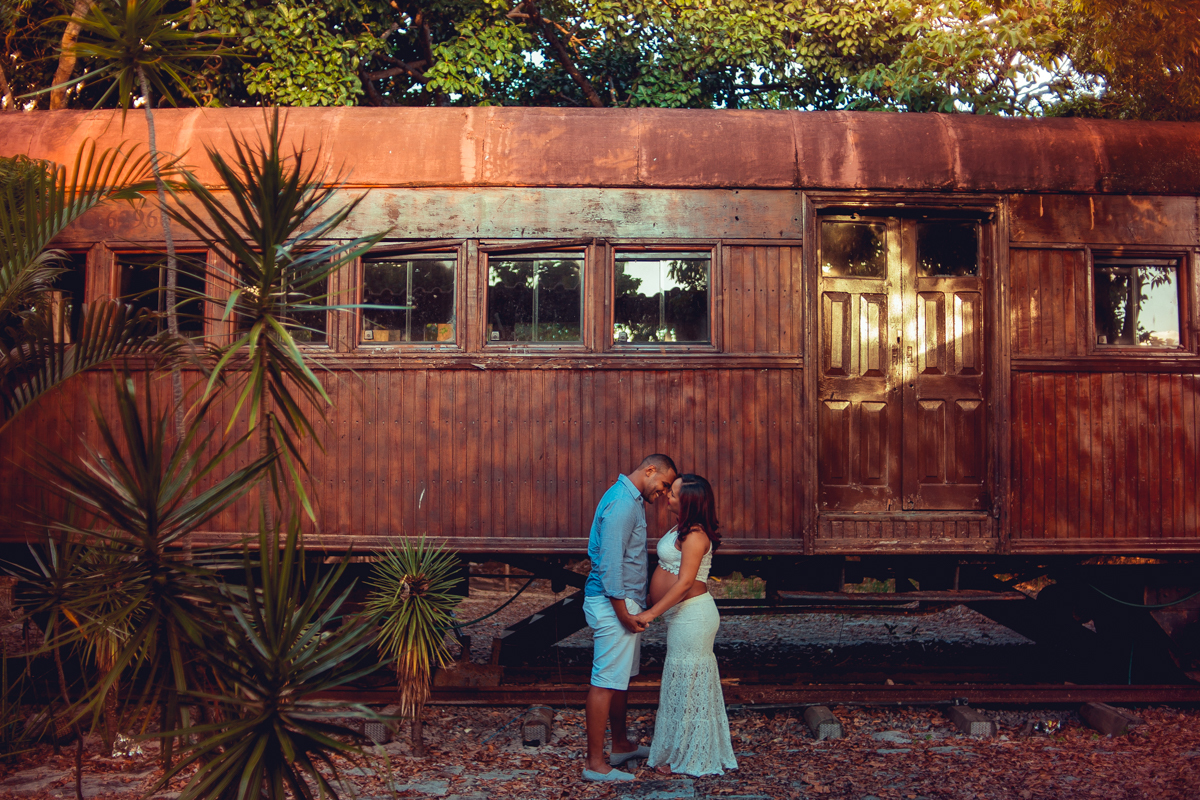 ensaio gestante patricia enfermeira obstetra obstare fotografia foto fotografo criativa pose diferente bonita linda fotografa look vagao trem