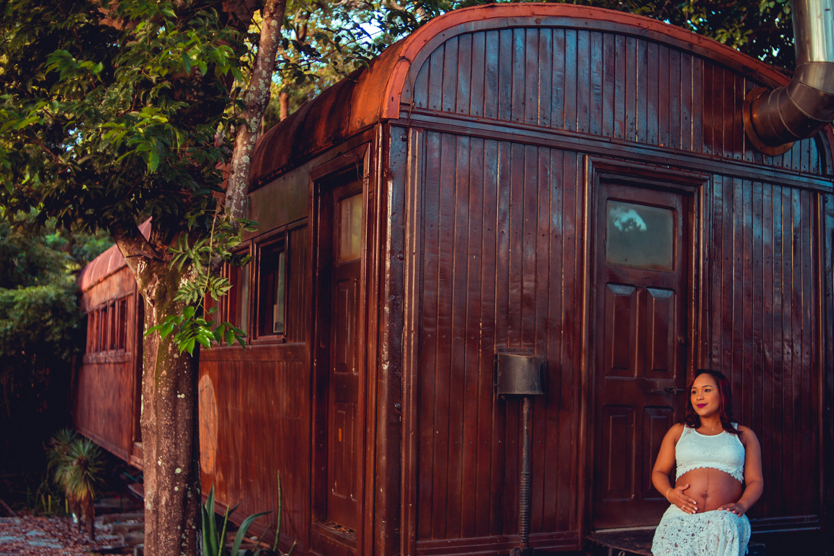 ensaio gestante patricia enfermeira obstetra obstare fotografia foto fotografo criativa pose diferente bonita linda fotografa look vagao trem